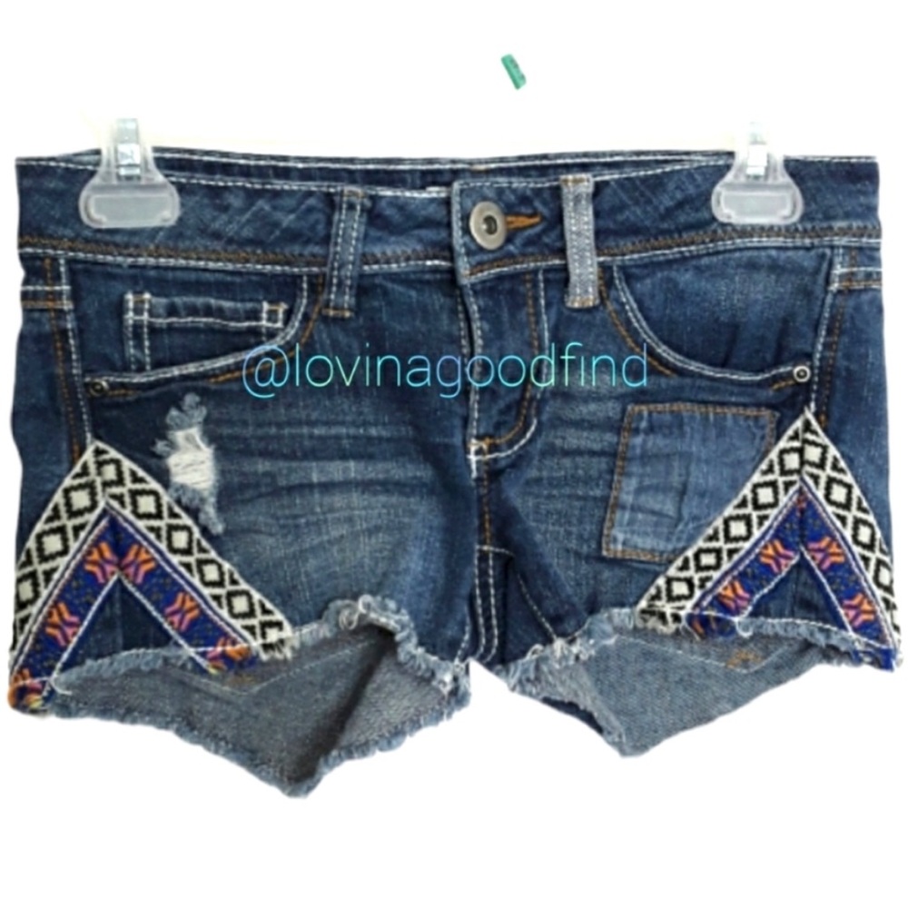 Mudd Distressed Aztec Raw Hem Denim Shorts EUC sz 0